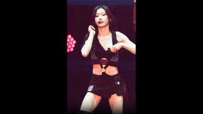 잇지 채령 2월13일 콘서트 중 끈풀려 브라 노출 직캠 모음 [레드걸 한국야동,최신야동,무료야동]